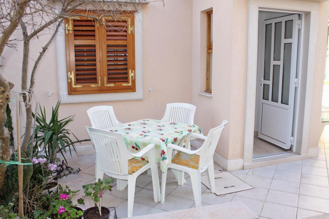 Apartments With A Parking Space Supetar, Brac - 6037 Exterior photo